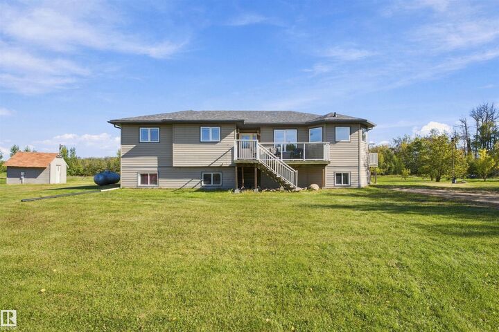 Property Photo:  654043 Rge Road 222  AB T9S 2B4 