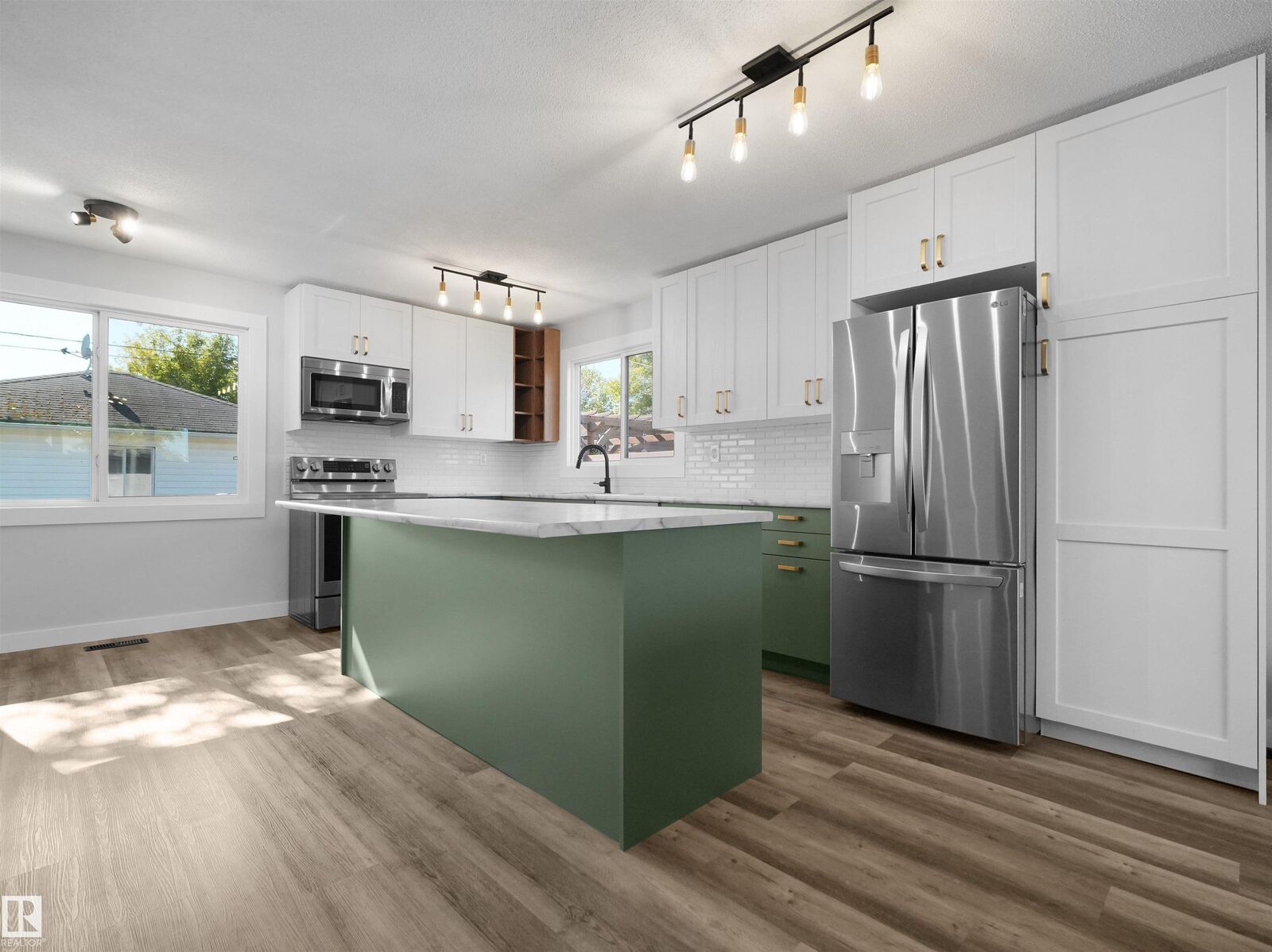 Property Photo:  16 Thompson  AB T9G 1M9 