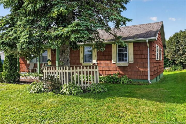 Property Photo:  40 Rue Du Parc  NB E4S 3C5 