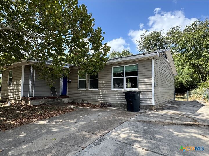 Property Photo:  1505 N W S Young Drive  TX 76543 