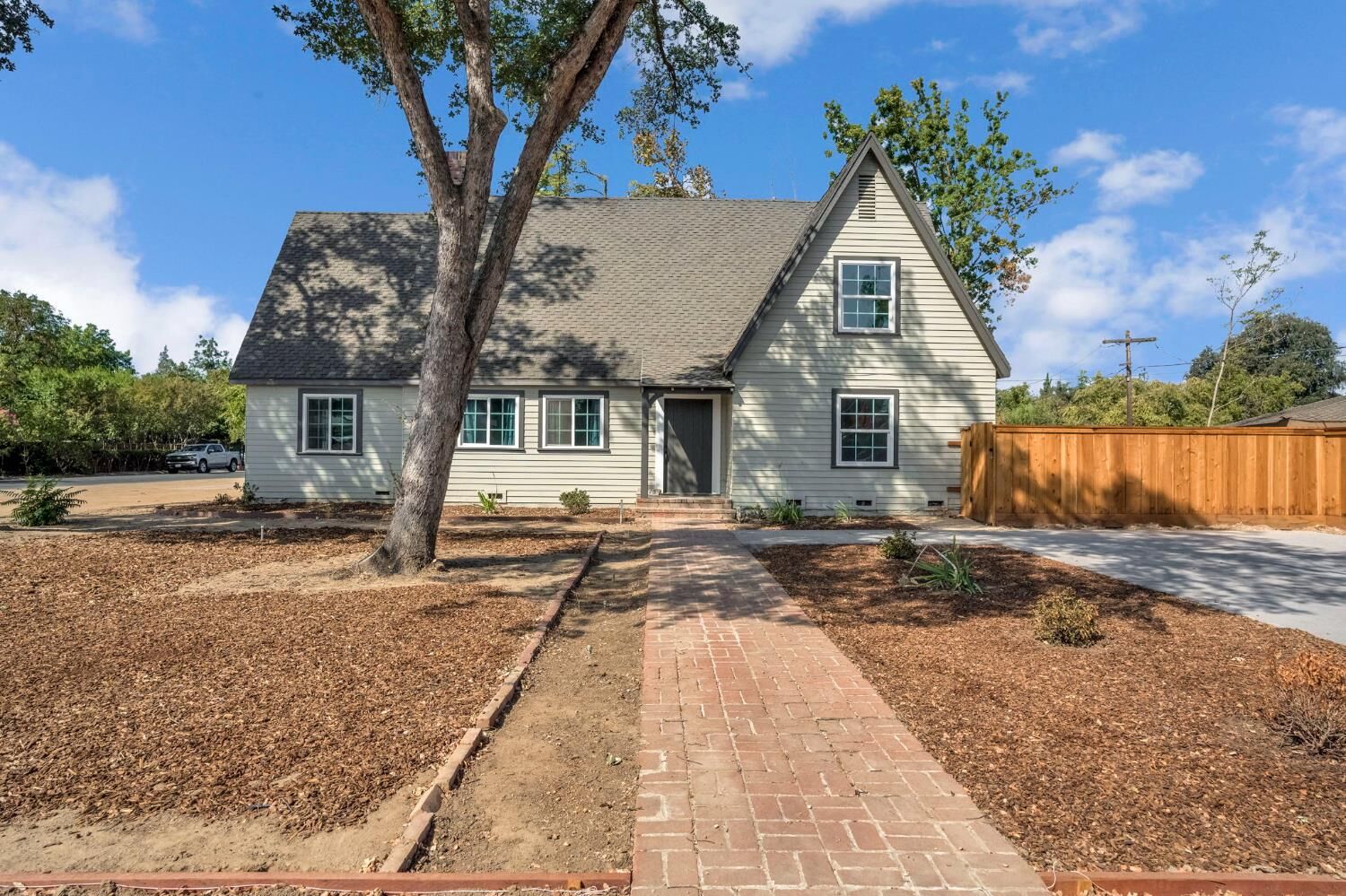 Property Photo: 4313 N Thorne Avenue CA 93704