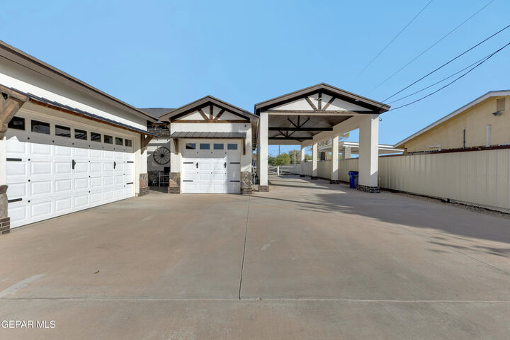 Property Photo: 800 Parker Road TX 79927
