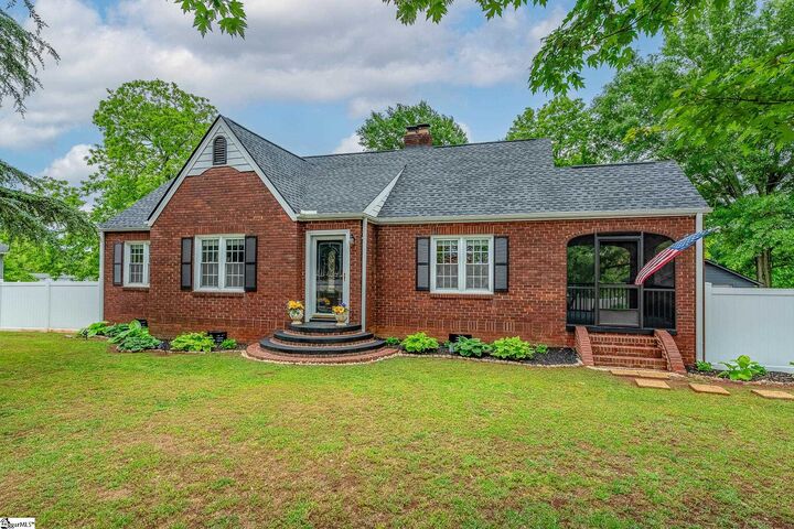 Property Photo: 709 W Main Street SC 29671