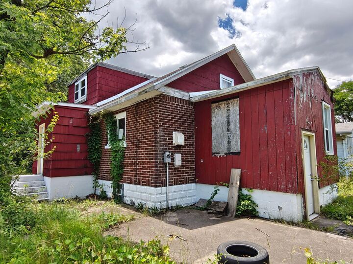 Property Photo:  834 E 41st Avenue  IN 46409 