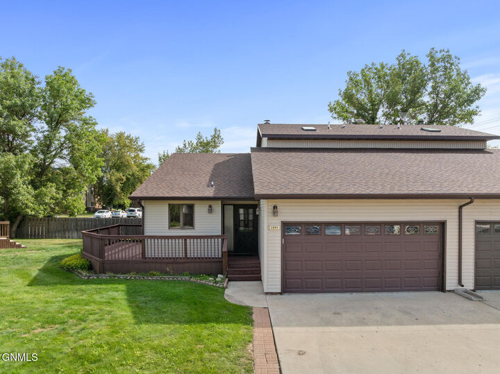 Property Photo:  1604 Bison Drive  ND 58801 
