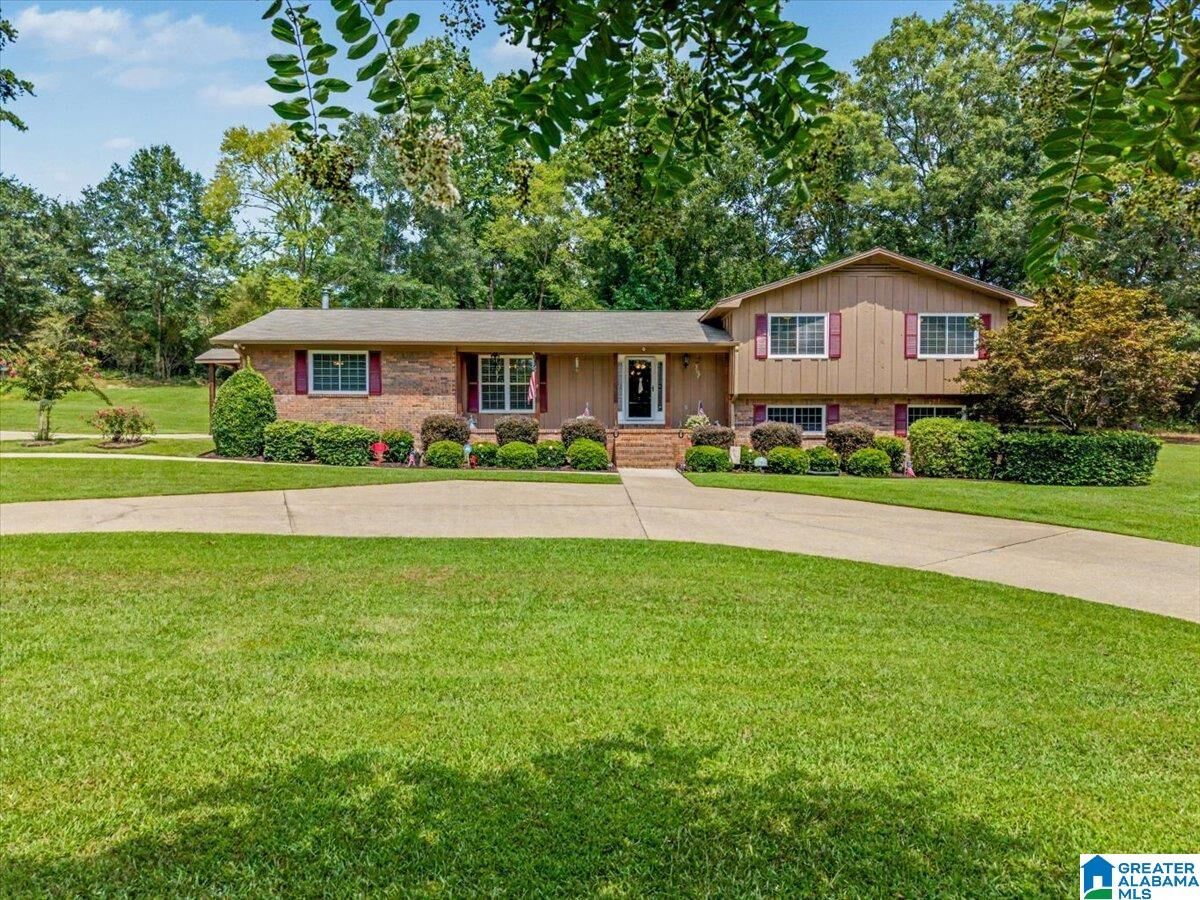 Property Photo: 7 Meadowview Circle AL 35501