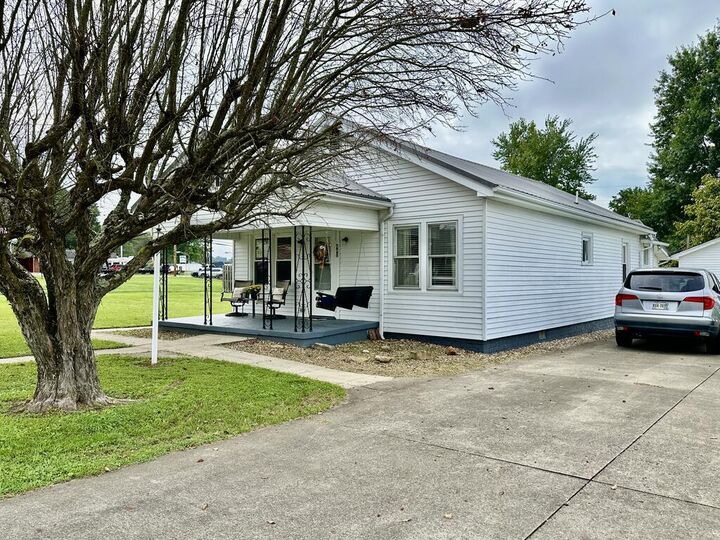 Property Photo: 842 Franklin Avenue OH 45694