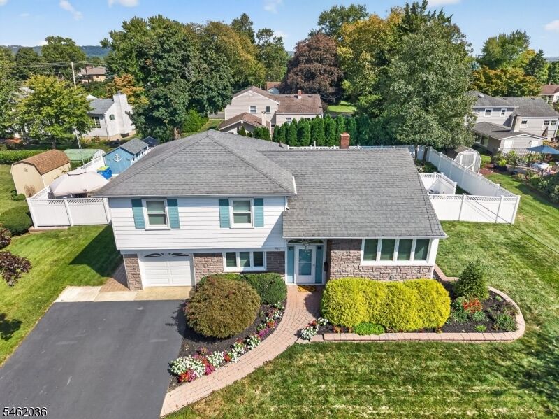 Property Photo:  810 Lynwood Street  NJ 08869 