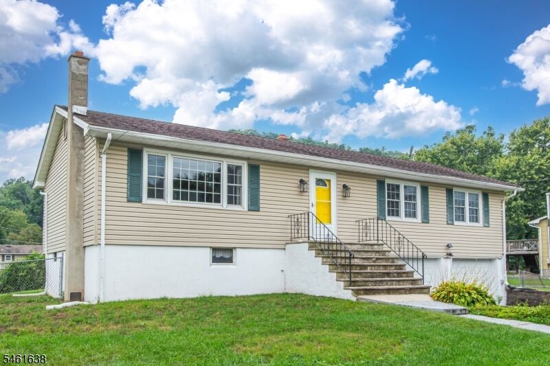 Property Photo:  29 Thistle Ave  NJ 07418 