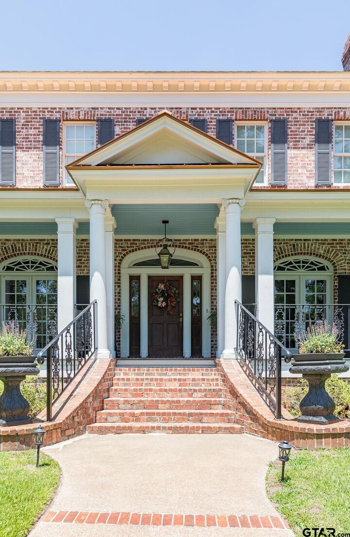 Property Photo:  902 E South Street  TX 75771 