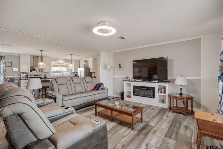 Property Photo:  324 Vz Cty Rd 1220  TX 75140 