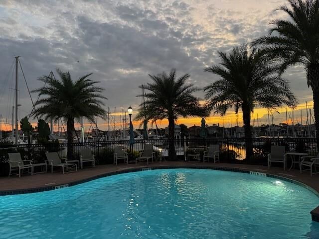 Property Photo:  517 Mariners Drive  TX 77565 