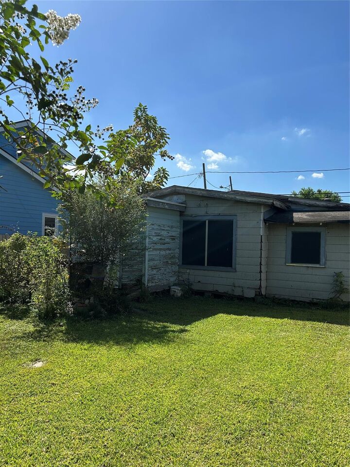 Property Photo:  3811 Lila Street  TX 77026 