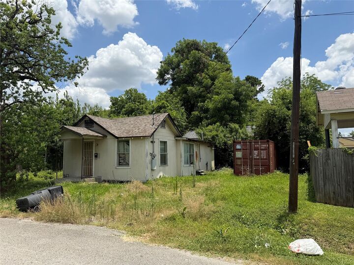 Property Photo:  6302 Torreon Street  TX 77026 