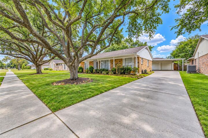Property Photo: 11323 Sagetrail Drive TX 77089