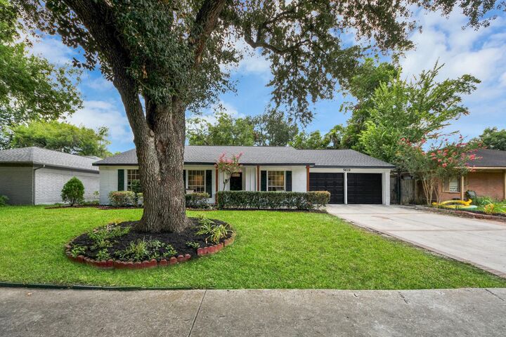 Property Photo: 5619 Duxbury Street TX 77035