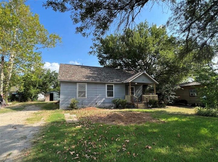 Property Photo: 1404 Harrop Avenue TX 77506