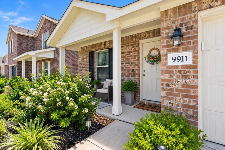 Property Photo:  9911 Stoney Spring Lane  TX 77521 
