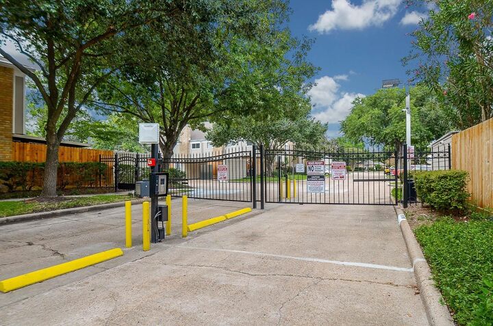 Property Photo:  1653 W Sam Houston Parkway S  TX 77042 