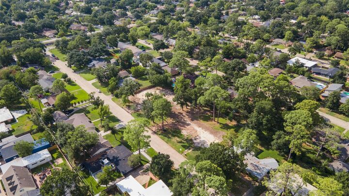 Property Photo: 10242 Ivyridge Road TX 77043