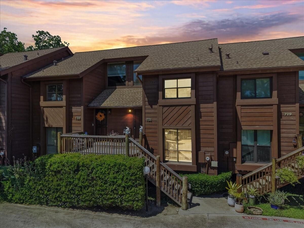 Property Photo:  721 Davis Road  TX 77573 