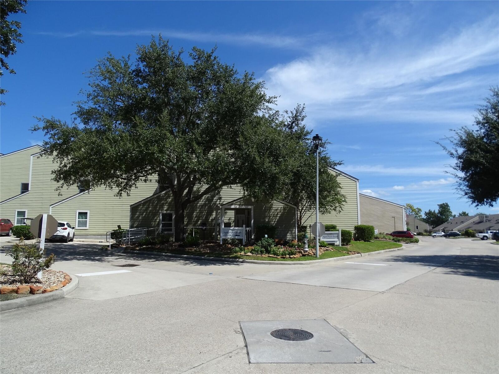 Property Photo: 127 April Point Drive S TX 77356