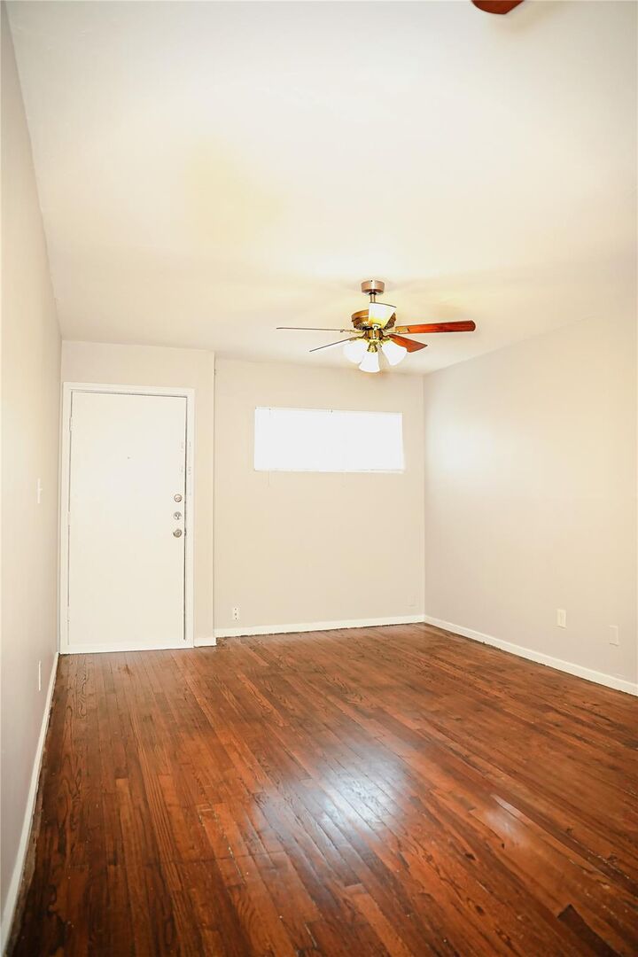 Property Photo:  1407 Carroll Oliver Way 10  TX 77020 