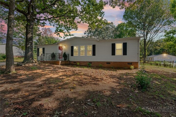 Property Photo:  121 Regatta Lane  NC 28115 