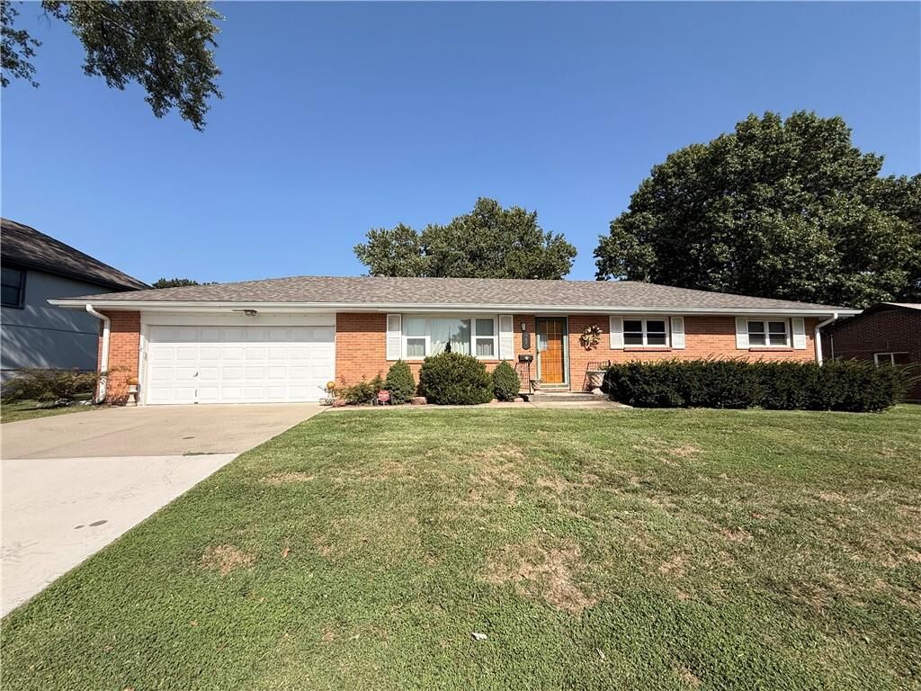 Property Photo: 705 Quincy Boulevard MO 64089