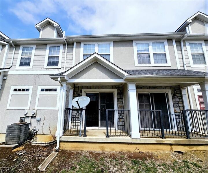 Property Photo: 1002 N Findley Street KS 66061