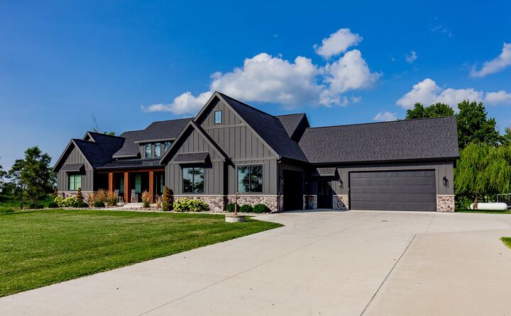 Property Photo:  8481 NE 46th Street  IA 50035 