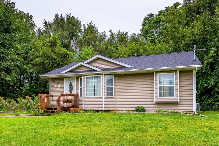 Property Photo: 624 SE 8th Street IA 50309