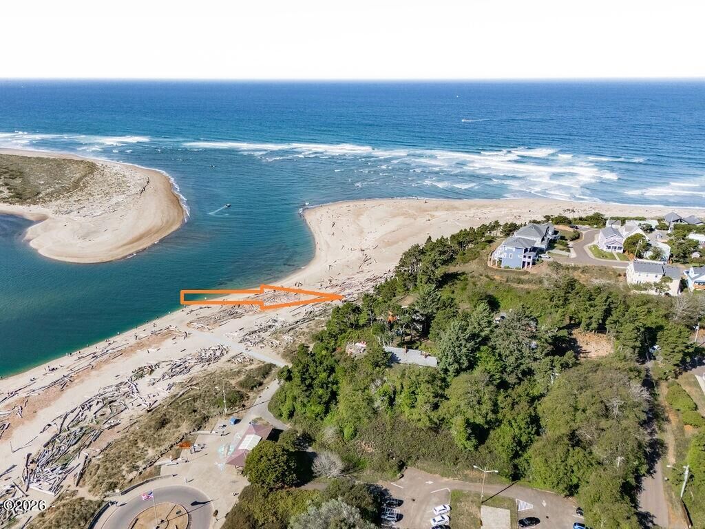 Property Photo: 5023 SW Dune Ave Avenue OR 97367