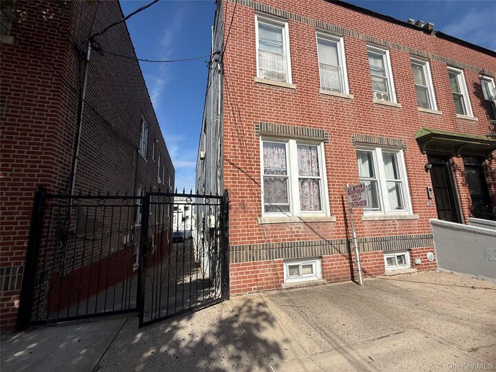 Property Photo: 851 E 228th Street NY 10466