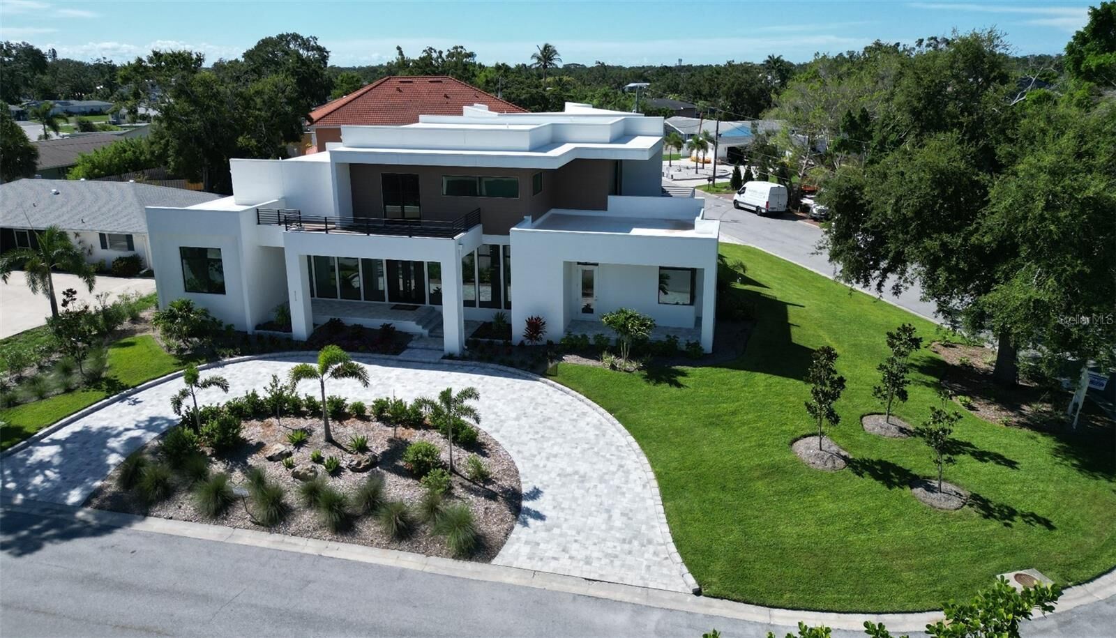 Property Photo:  2110 Michele Drive  FL 34231 