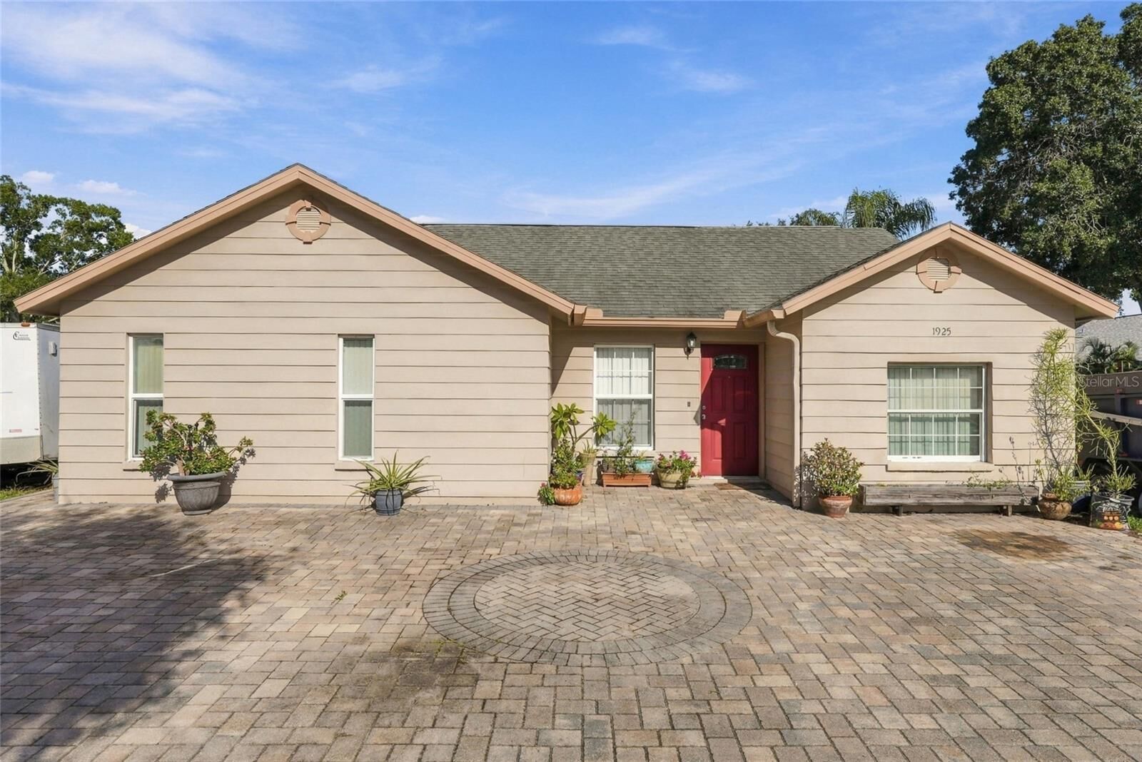 Property Photo: 1925 Castle Bay Court FL 34677