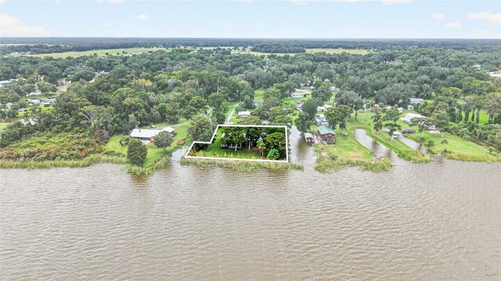 Property Photo:  