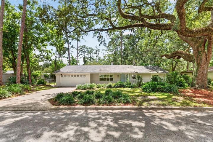 Property Photo: 2219 NW 17th Avenue FL 32605