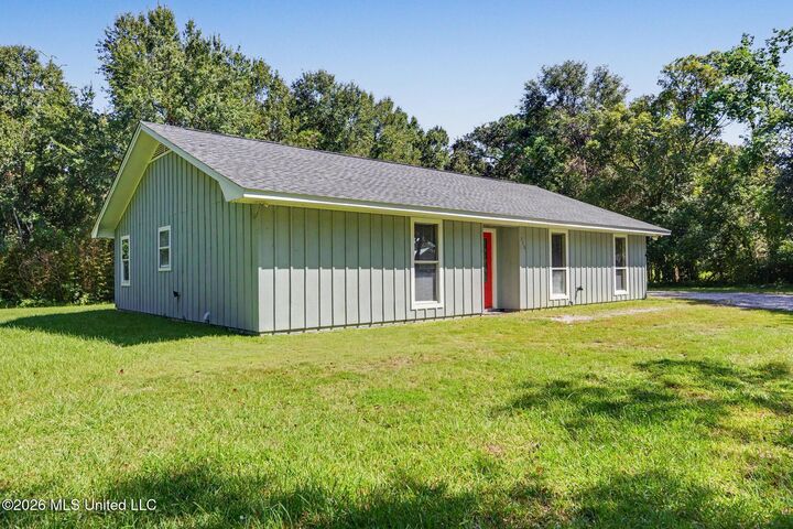Property Photo:  215 Old Spanish Trail  MS 39576 