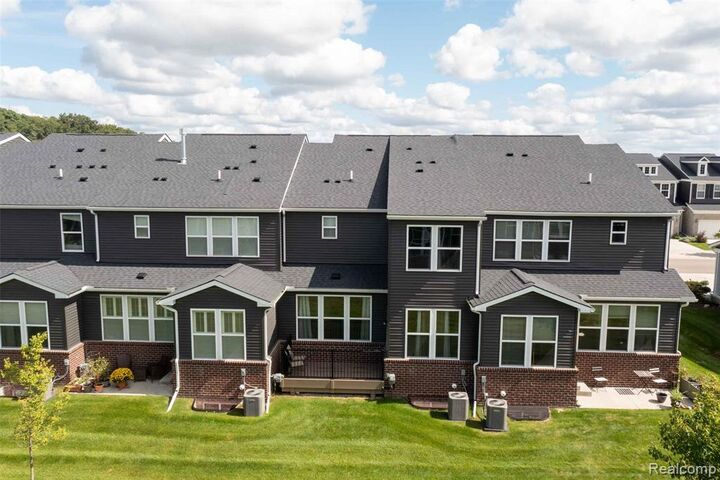 Property Photo:  4830 Broomfield Way  MI 48359 1957 