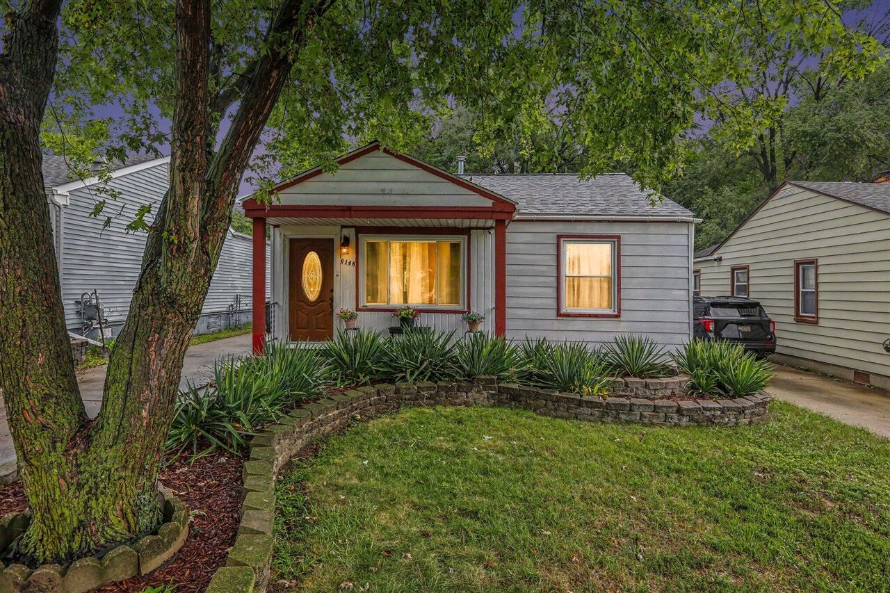 Property Photo:  6148 N Globe Street  MI 48185-8115 