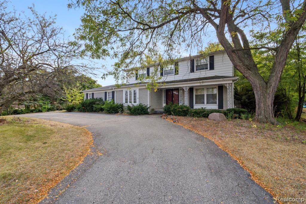 Property Photo:  4015 Pinehurst Drive  MI 48322 2257 