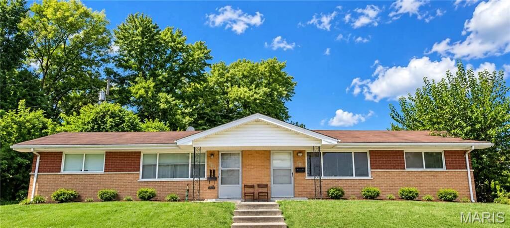 Property Photo: 417-419 S Cadillac Drive MO 63301