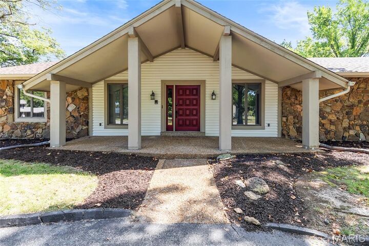 Property Photo:  1 Bluff View Court  MO 63303 