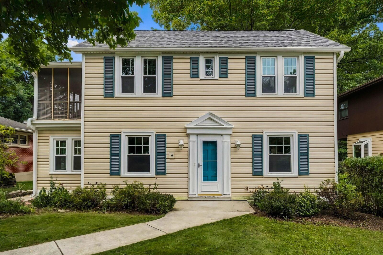 Property Photo:  1305 S 124th St  WI 53005 