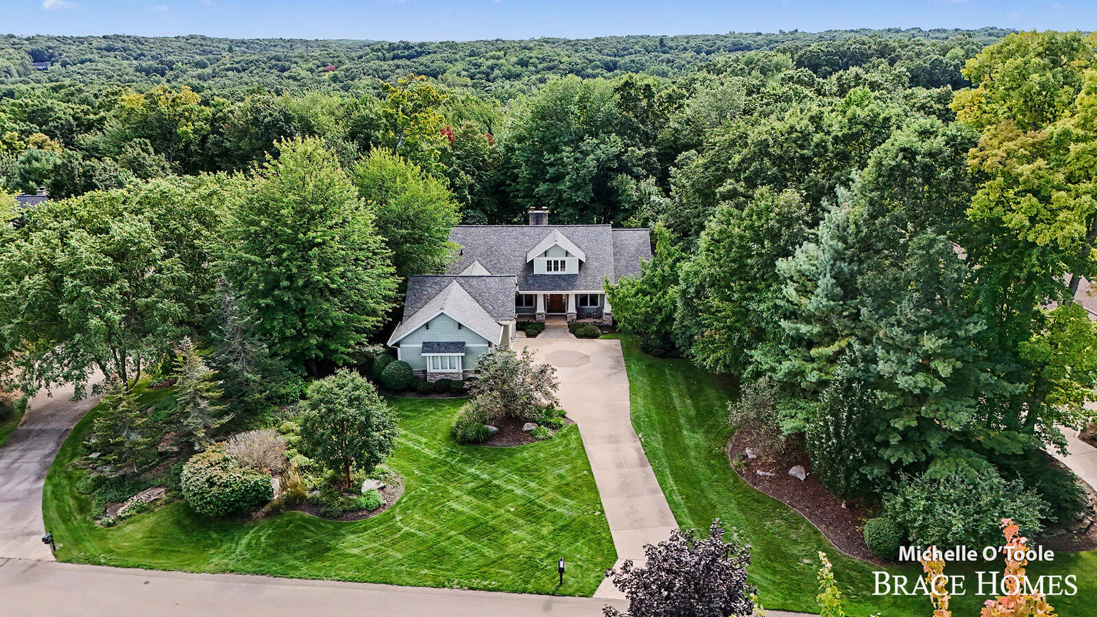 Property Photo: 4260 S Oak Pointe Court NE MI 49525