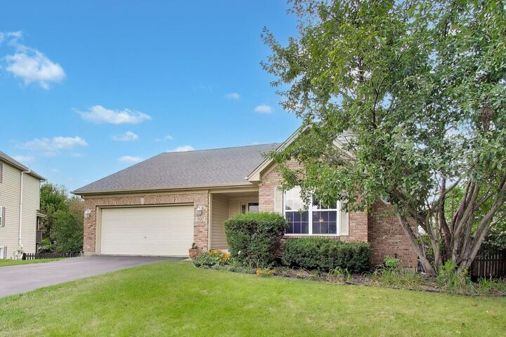 Property Photo: 597 Turnbury Court W IL 60115