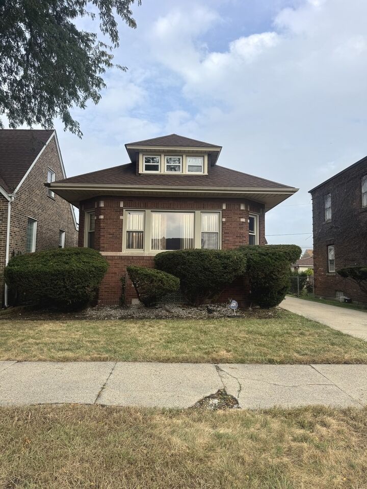 Property Photo:  10827 S Wallace Street  IL 60628 