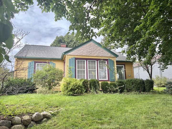 Property Photo: 309 Chestnut Street IL 60098