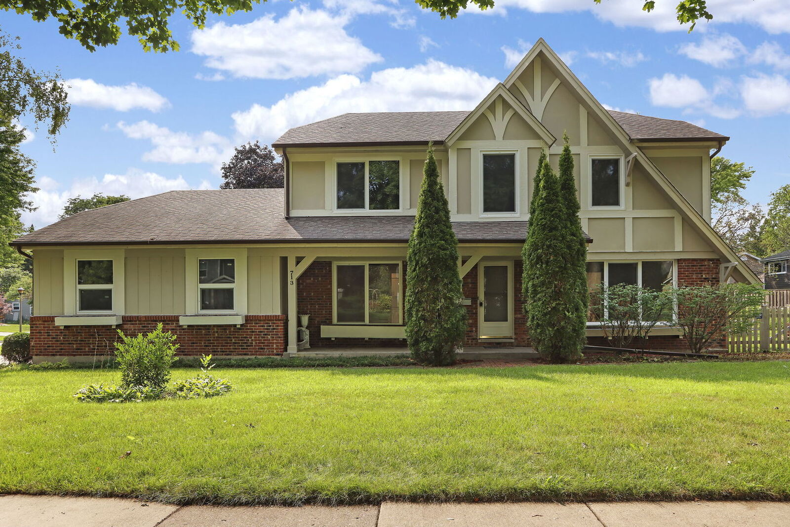 Property Photo:  713 Dawes Street  IL 60048 